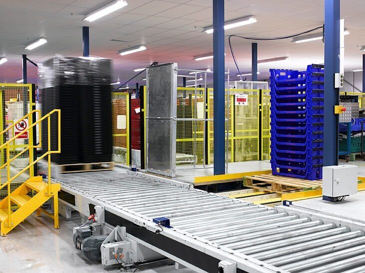 Factors to Consider When Choosing a Pallet Conveyor | LAC