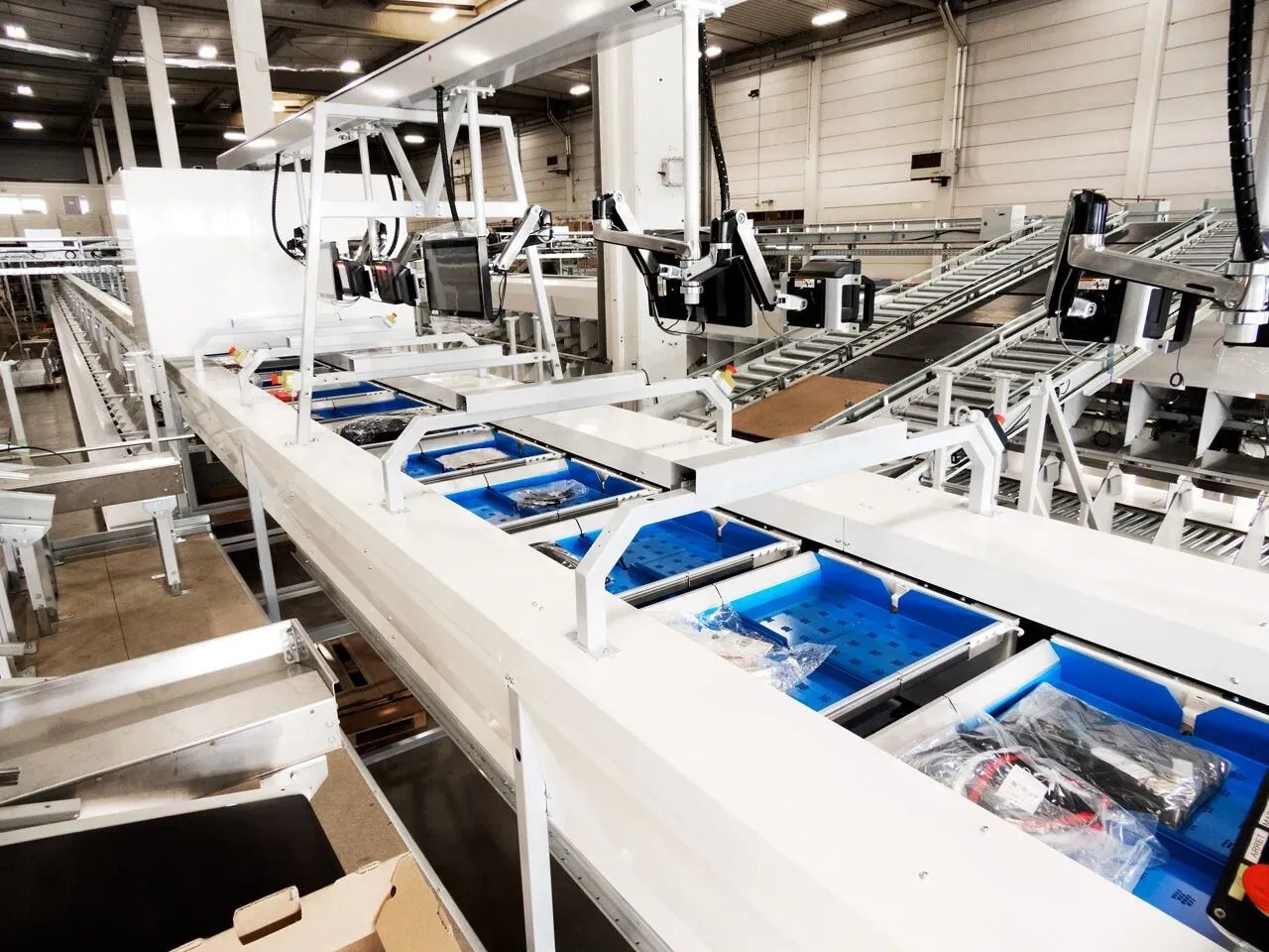 Split tray sorter induction